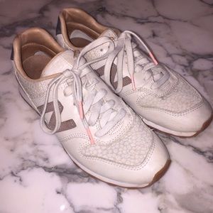 EUC New Balance 696 Women's Sneakers - Size 7